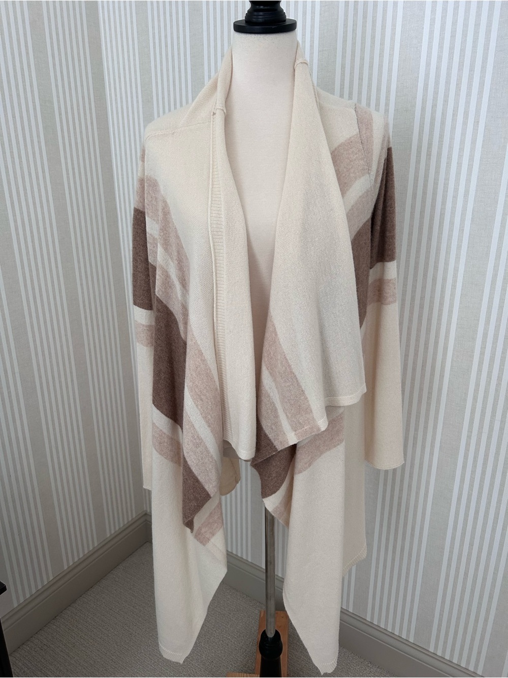 Cullen 100% Cashmere Cream & Tan Open Front Knit Draped Sweater Poncho Medium - Picture 4 of 7